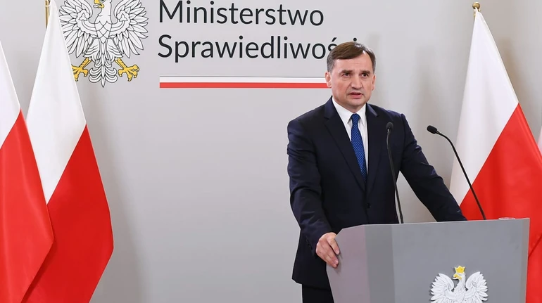 Ексміністр юстиції Польщі, проти якого висунули 26 звинувачень, отримав притулок в Угорщині