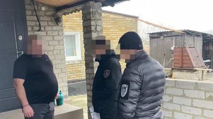На Донеччині військовий посадовець змушував підлеглих працювати на свою родину й забирав виплати