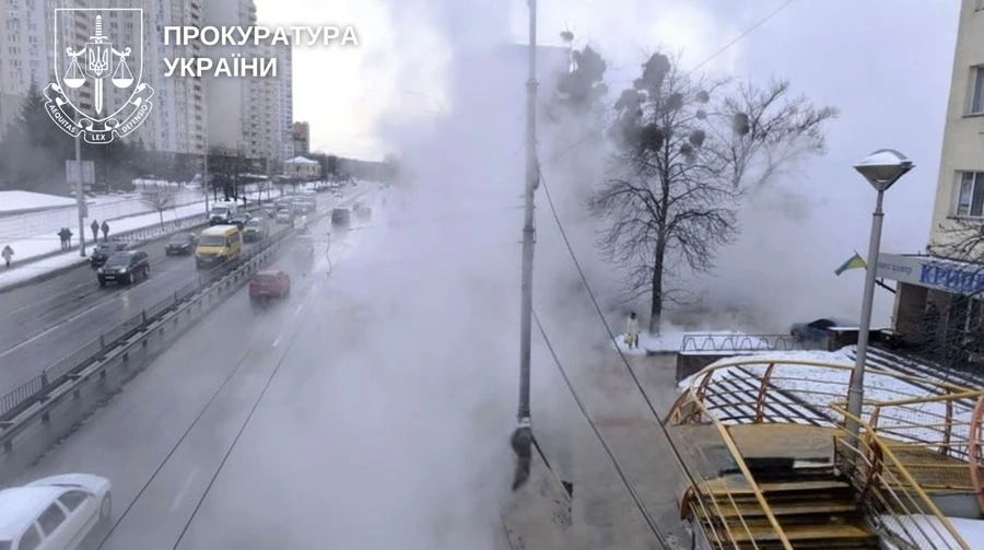 Померла 16-річна дівчина, яка впала в яму з окропом у Києві