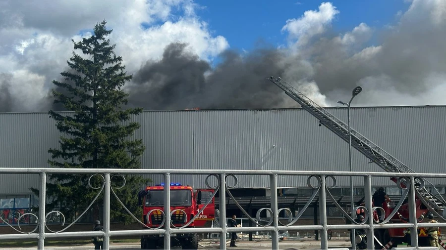 Fire breaks out at tobacco factory in Pryluky following Russian attack