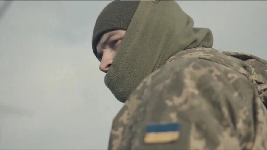 UK military instructors host Christmas parties for Ukrainian trainees – video