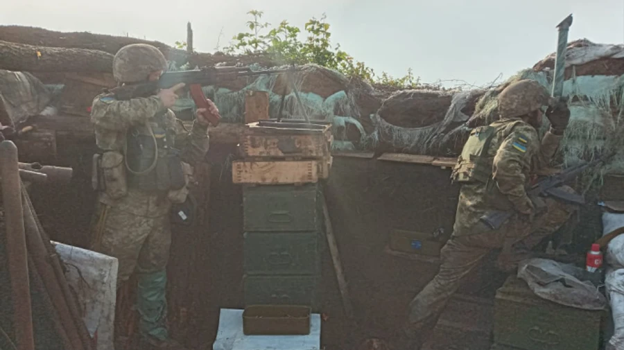 Border guards and army repel 10-hour Russian assault near Avdiivka in spite of chemical attack