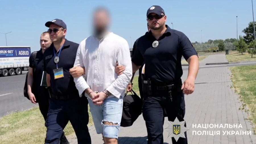 В Украину из Румынии экстрадировали организатора преступной группы поджигателей