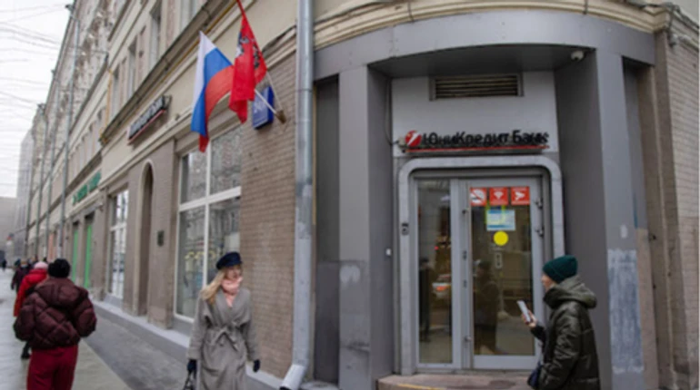 Банк UniCredit продасть тільки частину свого російського бізнесу, лишиться на ринку