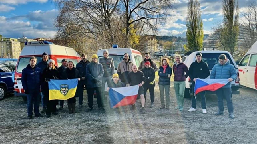 Czech NGO sends 11 ambulances to Ukrainian defence forces – photo