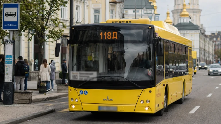 Автобуси відновили рух на правий берег Києва мостом Патона