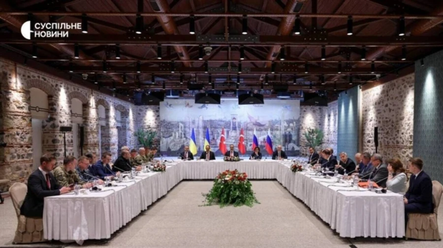 СМИ: Украинская делегация на переговорах с РФ общается через переводчика