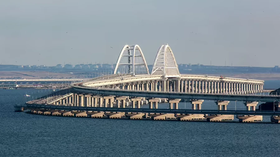 Russians close Crimean Bridge once again
