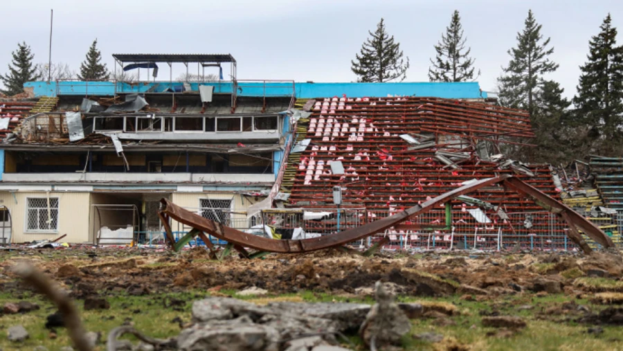 Чернігів: розібрали завали на стадіоні, розчистили 25 кілометрів траси до Києва