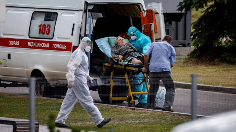 Рекордные 1251 человек скончались в России за день от COVID-19