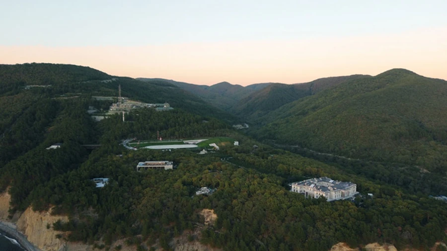 Після арешту Навальний випустив розслідування про палац Путіна