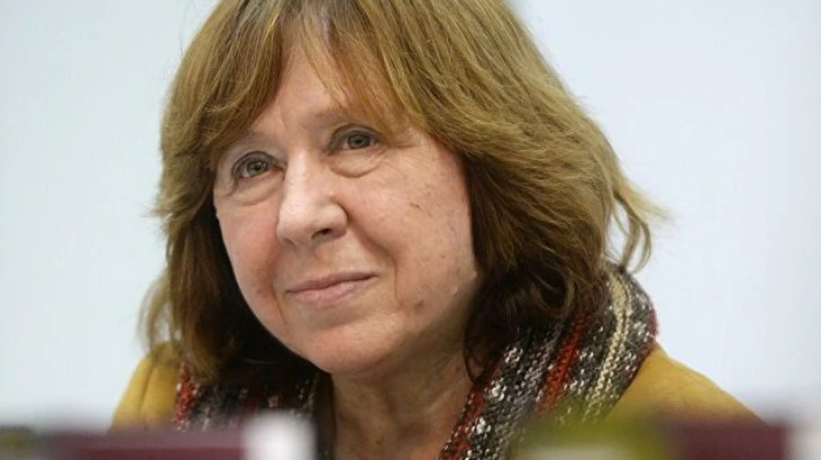 Алексиевич назвала события в Беларуси восстанием и обратилась к русским братьям