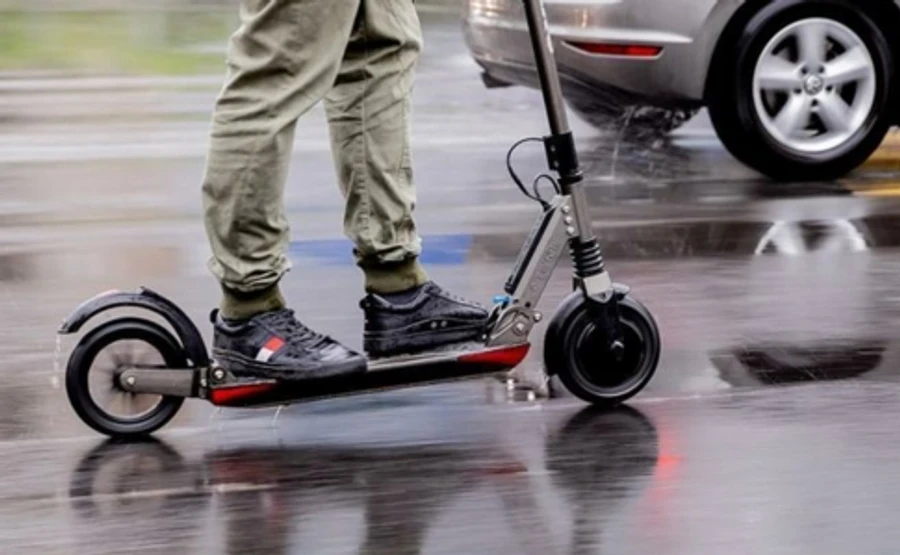В Раде готовят закон для водителей электросамокатов: чтобы придерживались ПДД