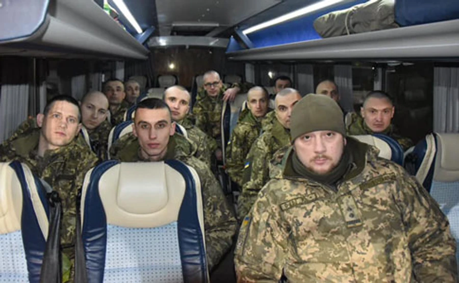 Звільнених із полону військових оглянуть лікарі – Міноборони