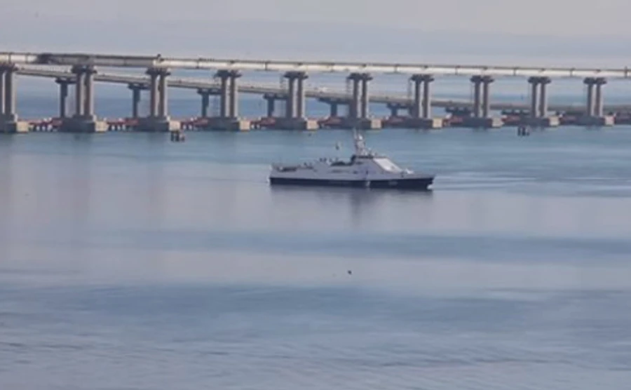 ВМС: Россияне на Азове бьют на поражение, есть раненый