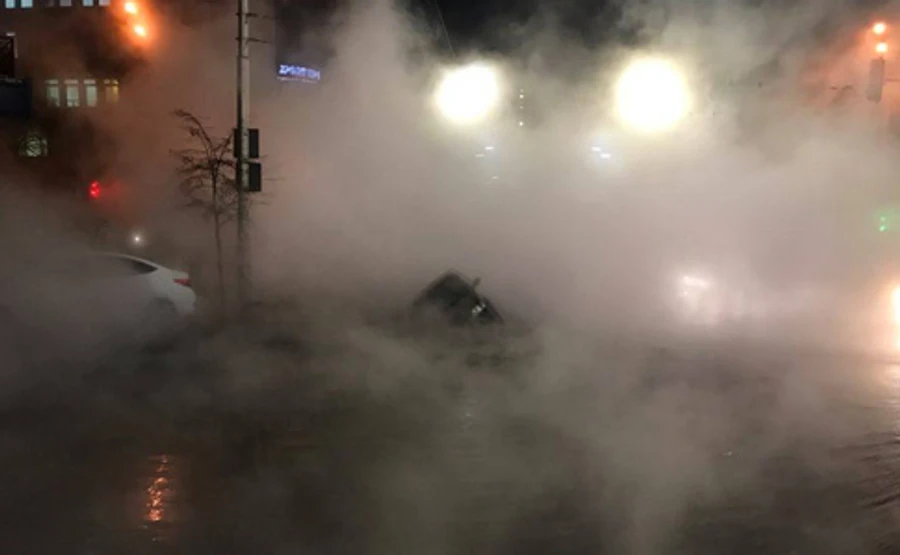 Центр Києва залило окропом