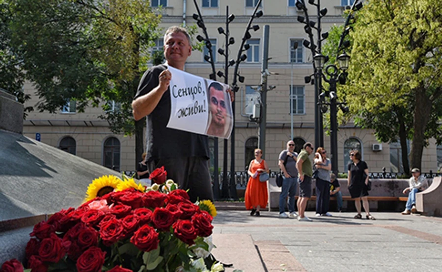 У центрі Москви пройшов флешмоб і пікет на підтримку Сенцова