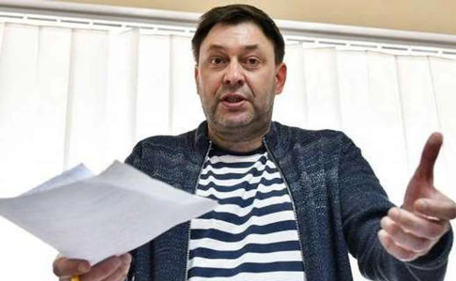 Вишинський відмовився від громадянства і попросив Путіна про захист