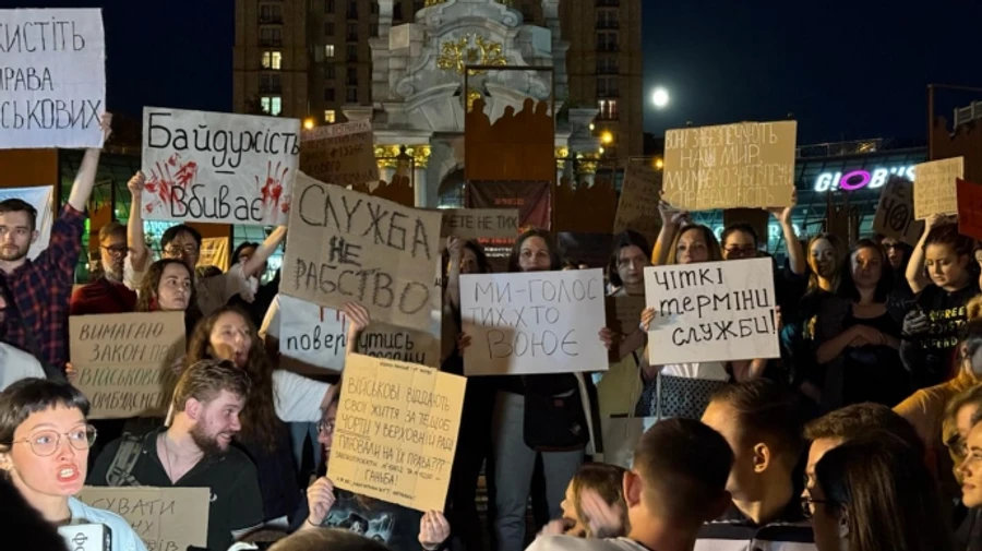 Служба – не рабство: в Киеве на Майдане протестуют против ужесточения наказания для военных