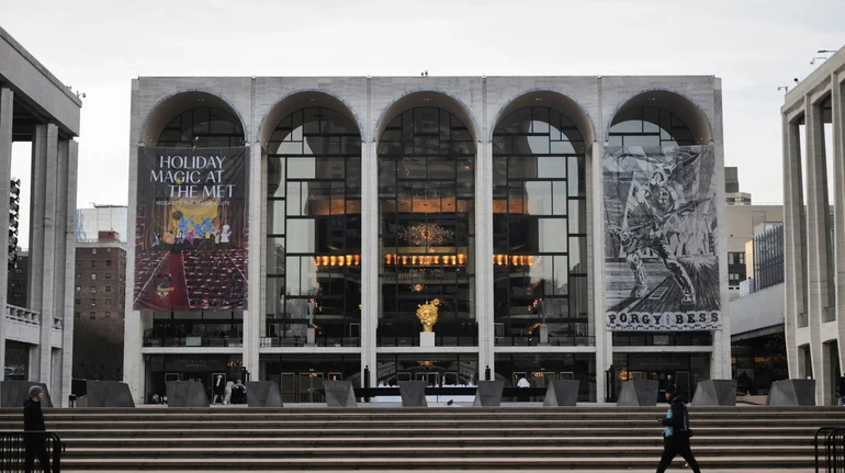 Нью-Йоркская Метрополитен-опера объявила о сокращении штата и зарплат