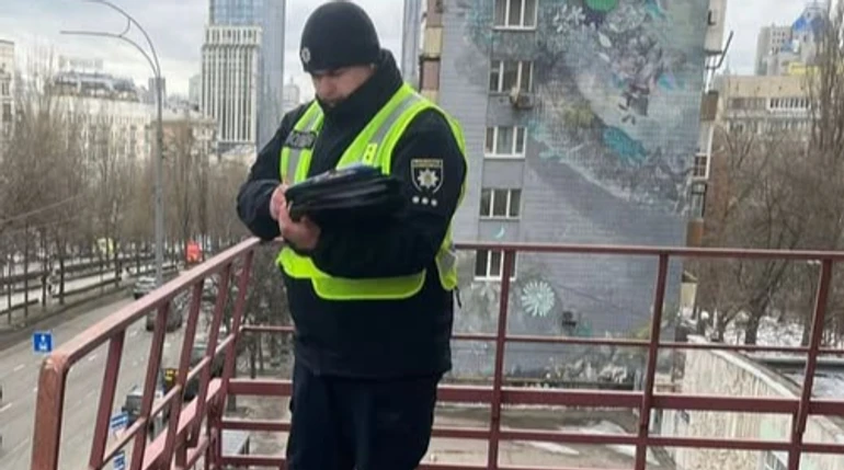 У центрі Києва чоловік вистрибнув з балкона 23 поверху – поліція