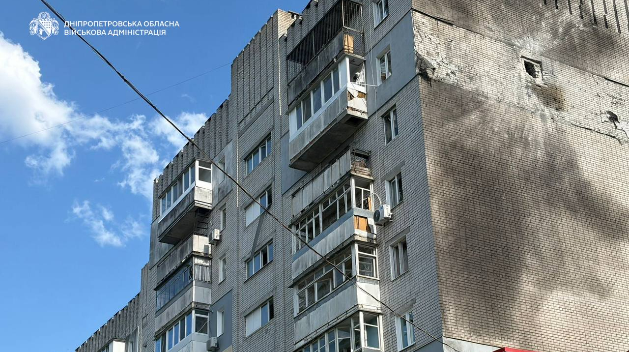 Росіяни вдарили по Дніпру: поранено 11 людей, серед них дитина