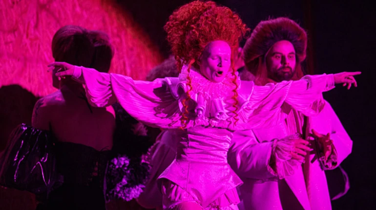 Препарация лукизма: размышляя над Марией Стюарт Урывского в столичном Театре Франко