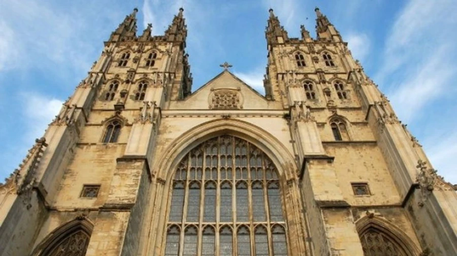 Англіканська церква схвалила благословення для одностатевих пар