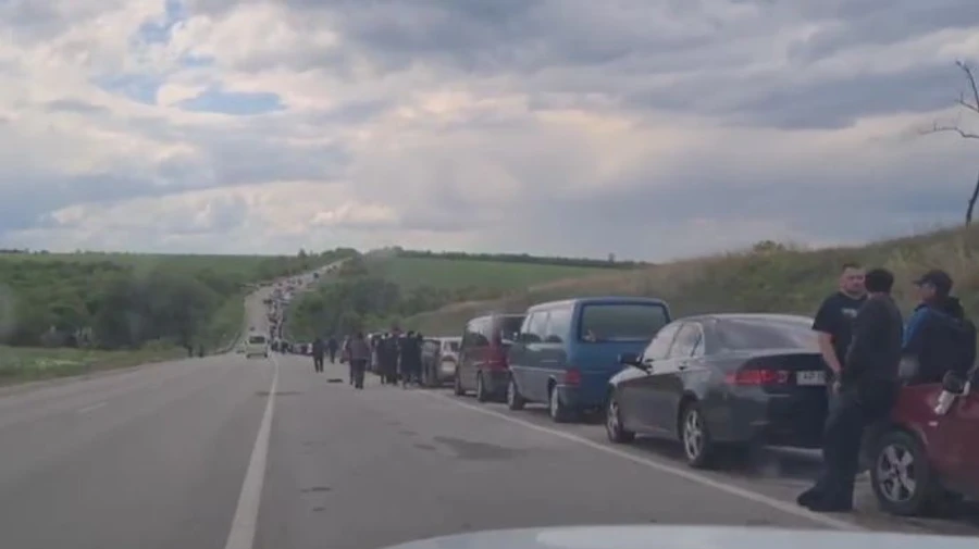 Russians block the passage of cars heading toward Zaporizhia 