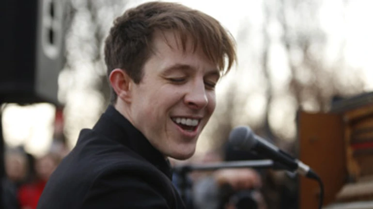 Я не дозволив середовищу впливати на те, хто я. Інтерв'ю з колишнім банкіром, який збирає тисячі людей на своїх концертах музики