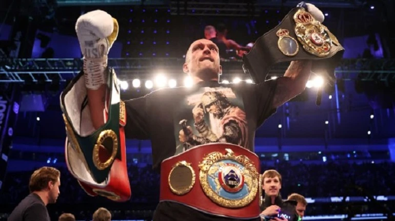 Головні новини суботи і ночі: перемога Усика, війська РФ біля українських кордонів