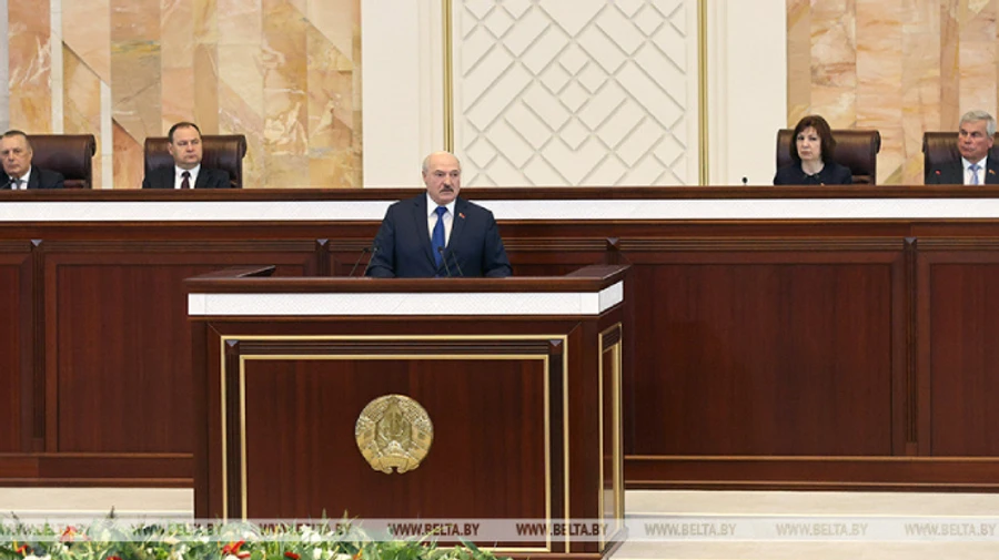 Лукашенко - Заходу: Ми зупиняли наркотики і мігрантів - тепер будете самі їх їсти і ловити