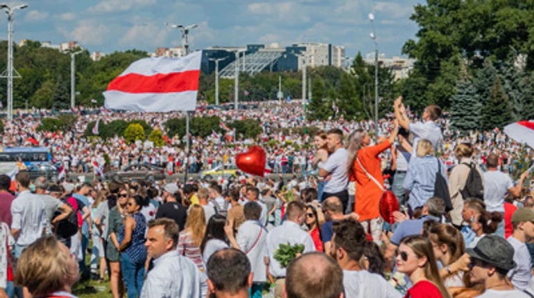 Технології протесту. Як через месенджери та соцмережі борються з диктаторами та запускають світові революції
