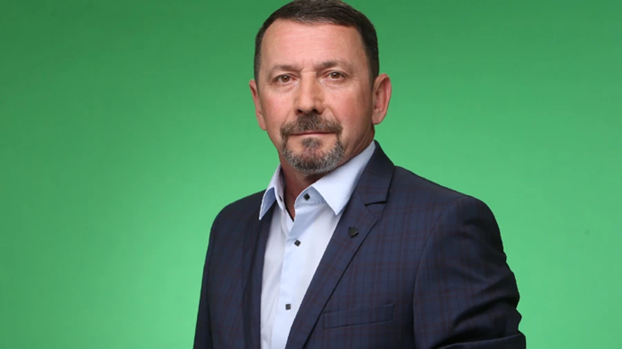 Зеленський продав землю і майно дружині слуги народу