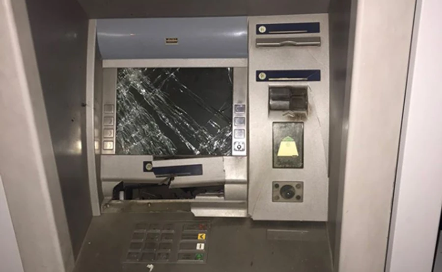 В Николаеве взорвали банкомат и похитили четверть миллиона
