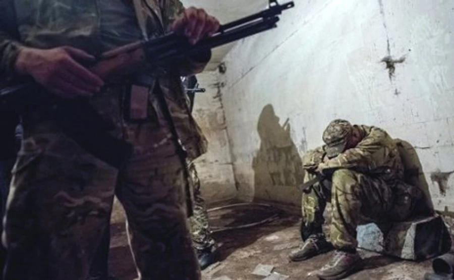 Из плена освобождены еще трое заложников - Порошенко