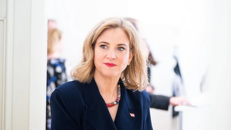 Глава МИД Австрии открыта к дискуссии о вступлении страны в НАТО