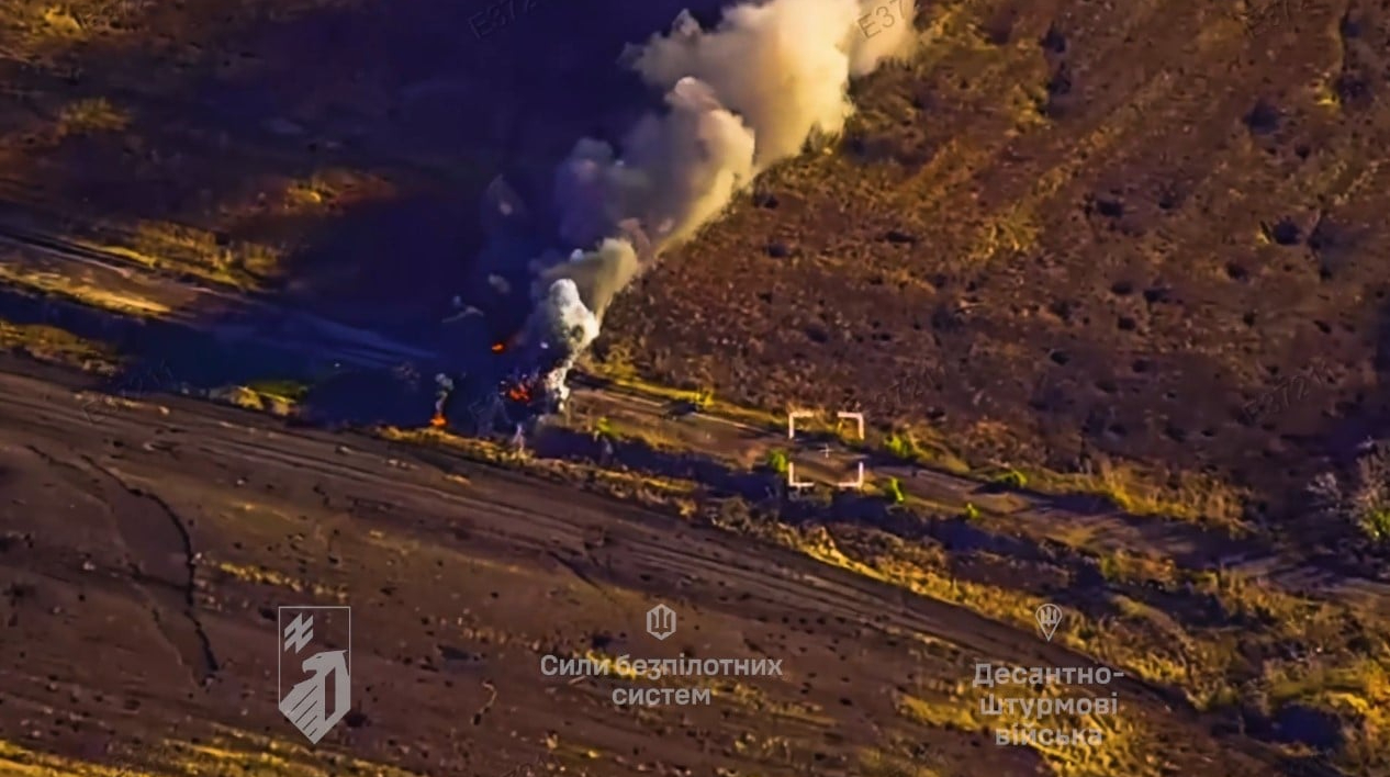 Ukrainian forces destroy Russian armoured convoy on Dobropillia front