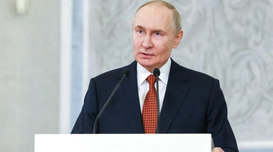 У Путіна заявили, що нікого не запрошували на парад і показали, хто вирішив приїхати сам