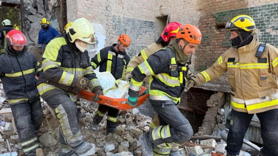 Russian strike on Kyiv: 12 bodies recovered overnight and in morning, bringing death toll to 28 – photos