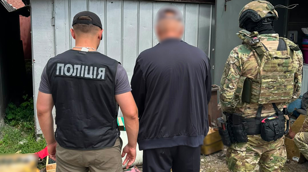 На Черкащині у чоловіка вилучили 7 автоматів, 10 гранатометів і 70 гранат