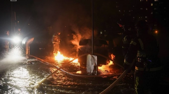 Large-scale Russian attack on Kyiv Oblast: houses damaged, cars on fire