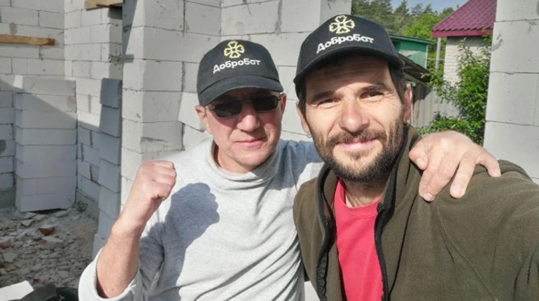 Ремонтуючи зламане життя: як волонтери Добробату відбудовують знищені села 