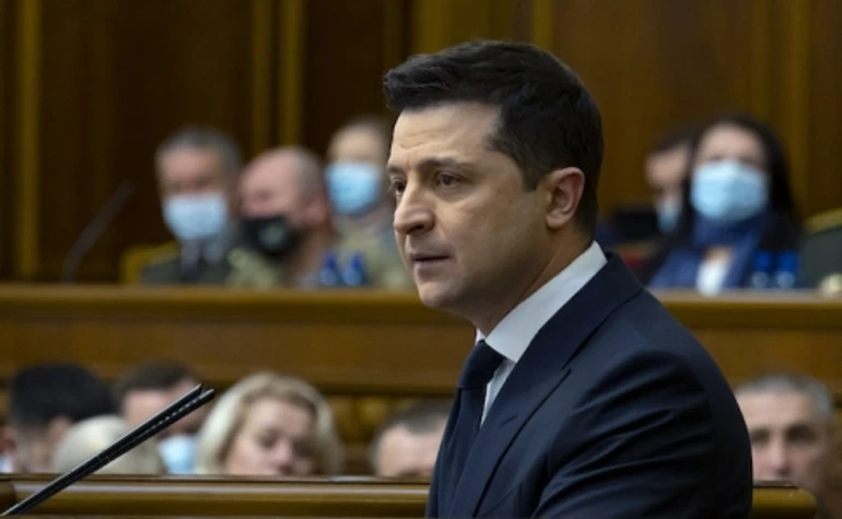 Зеленський обіцяє подвійне громадянство, а нардепи пропонують пустити неповнолітніх на вибори