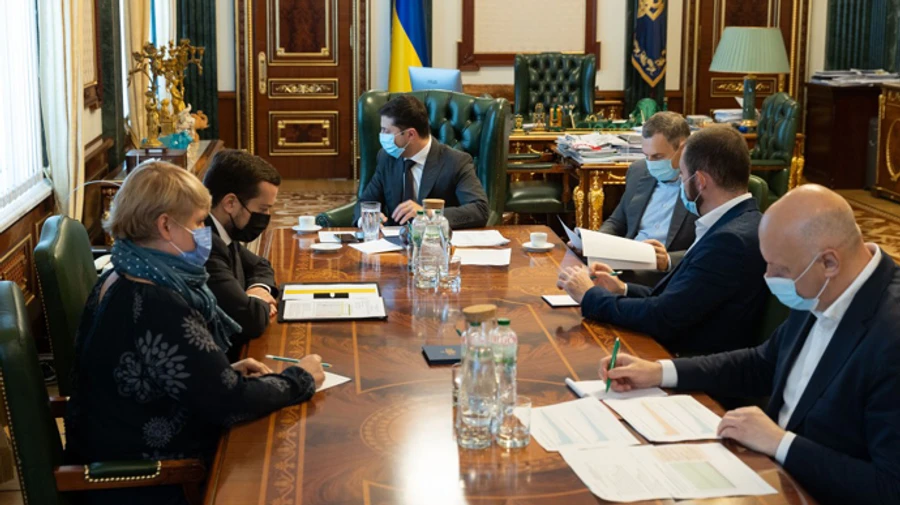 Зеленський закликав активізувати вакцинацію проти COVID-19