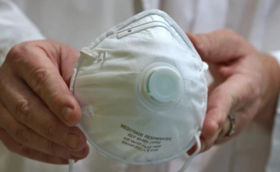 Нідерланди відкликають з лікарень китайські маски через неналежну якість