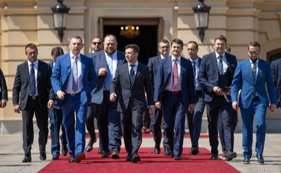 Нардепи та комік: Зеленський обрав смотрящих за областями на місцевих виборах