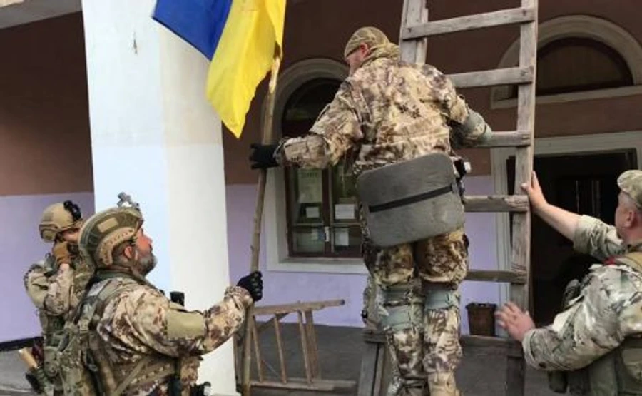 У Золотому-4 з'явилася поліція та інші представники органів влади – ООС
