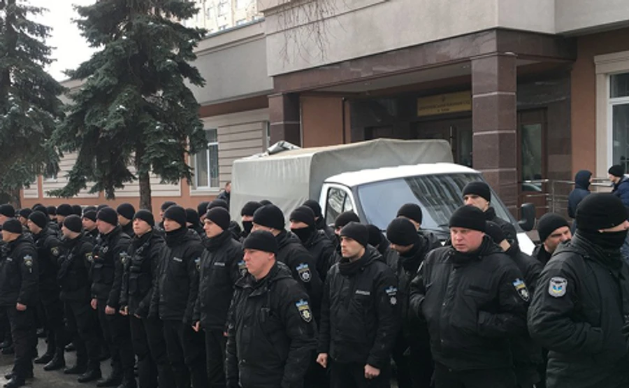 Київські спецпризначенці влаштували мовчазний протест під судом