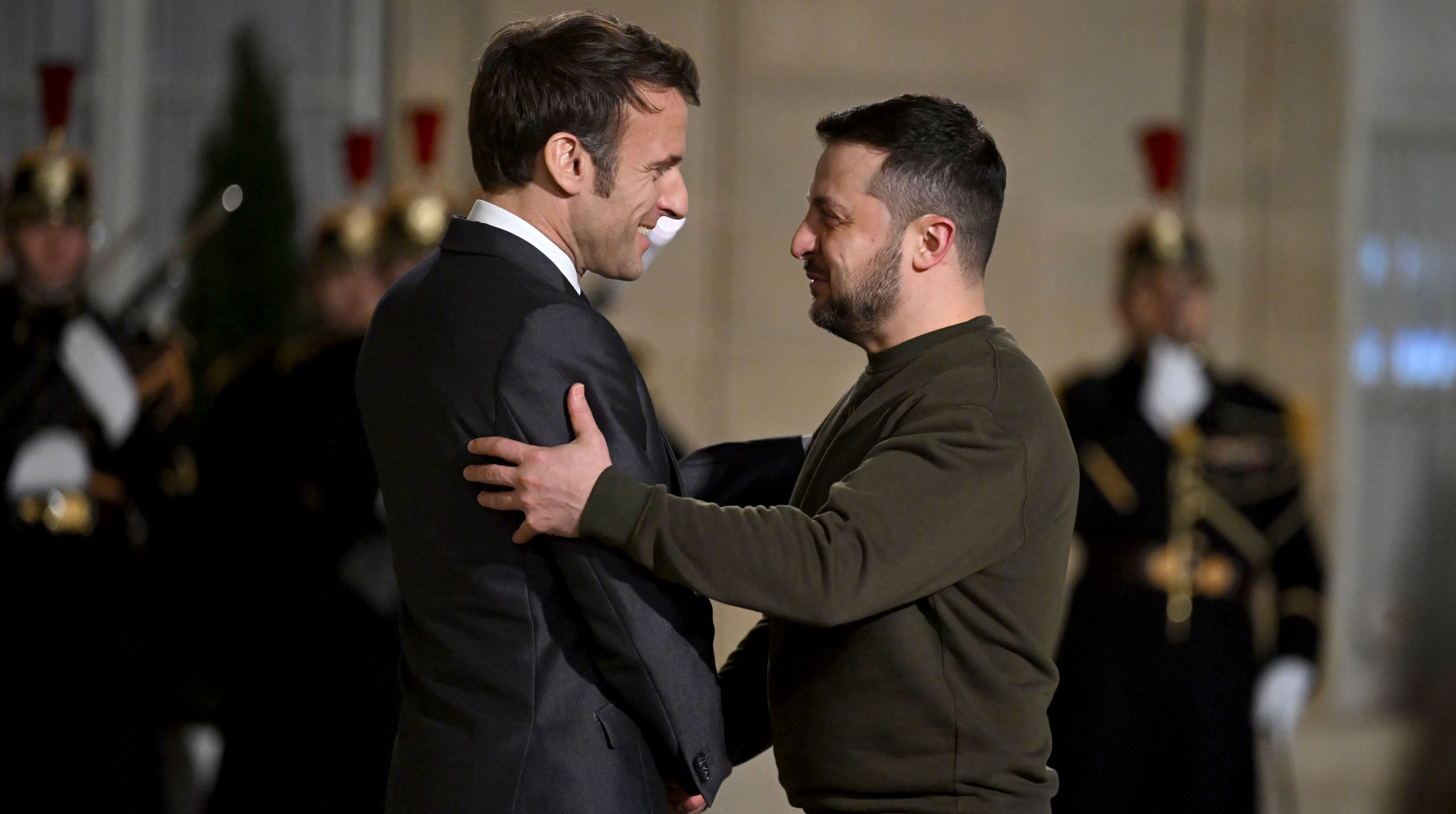 Zelenskyy e Macron si incontrano a Parigi per discutere pace e sicurezza ucraina
